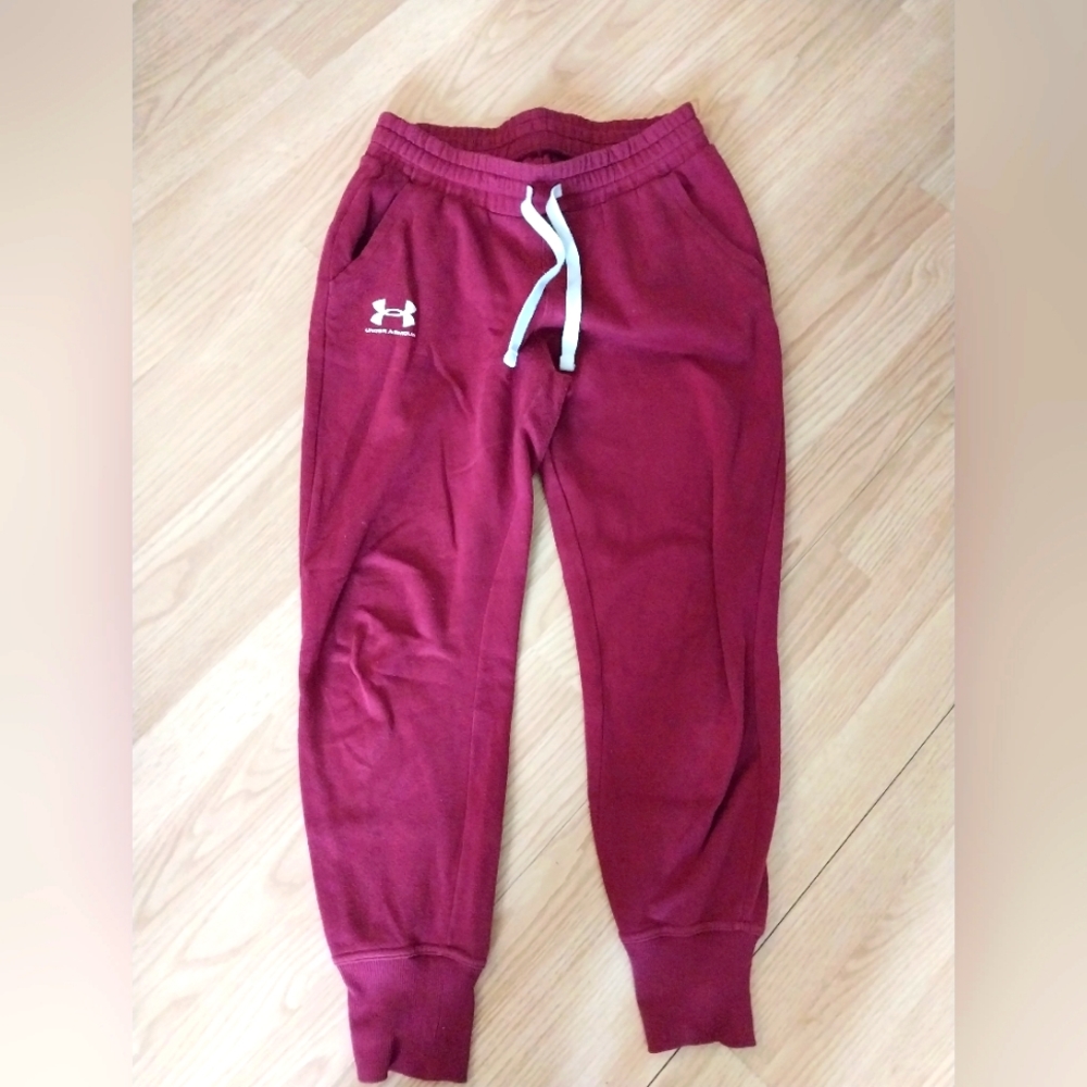 Under armour jogging size small